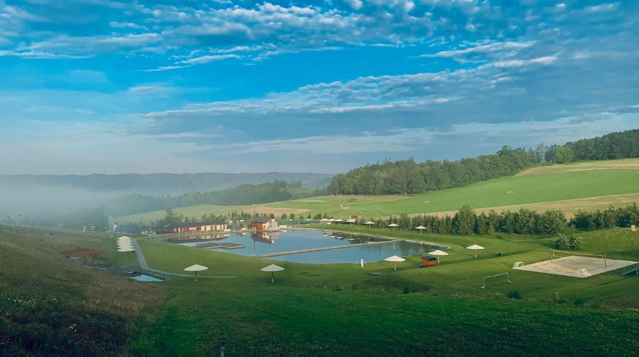 Heipark Tosovice Hotel Bagian luar foto
