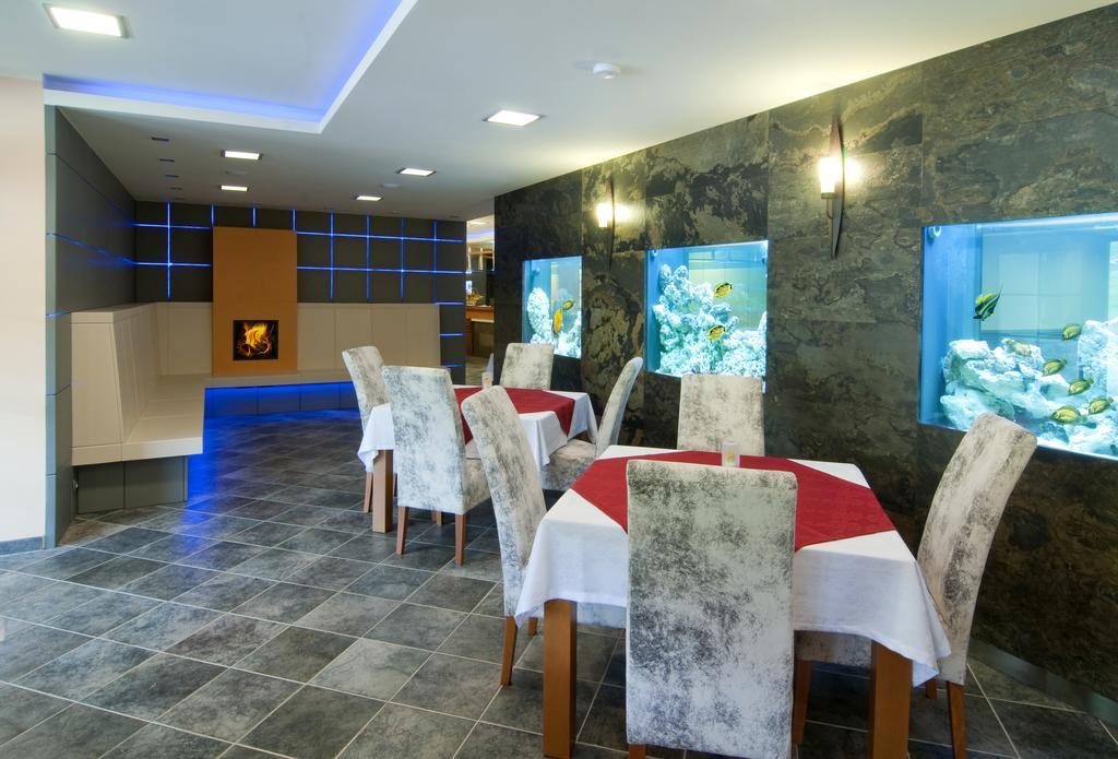 Heipark Tosovice Hotel Bagian luar foto