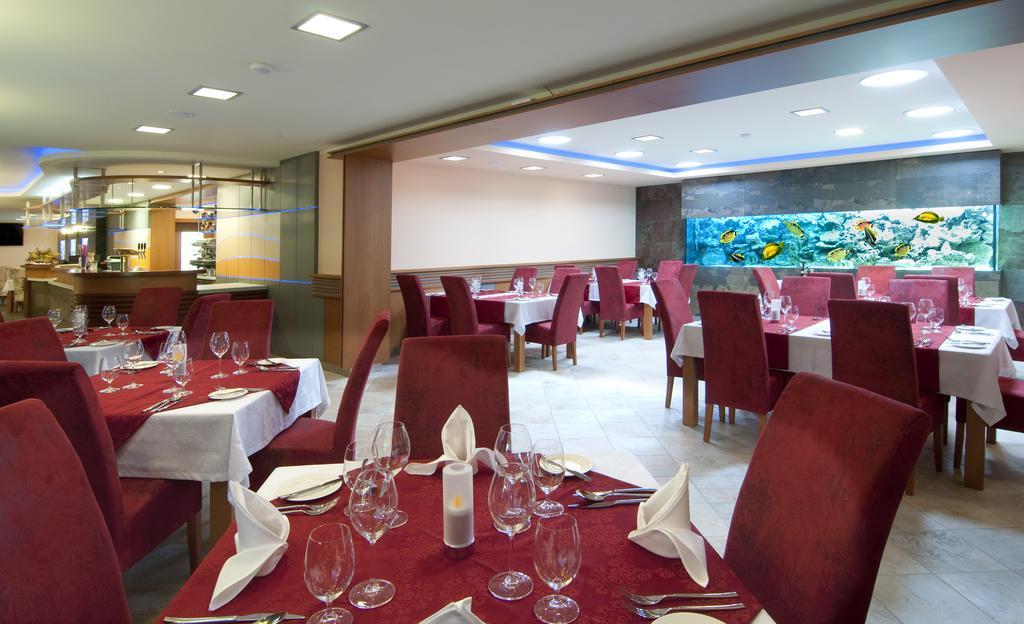 Heipark Tosovice Hotel Bagian luar foto